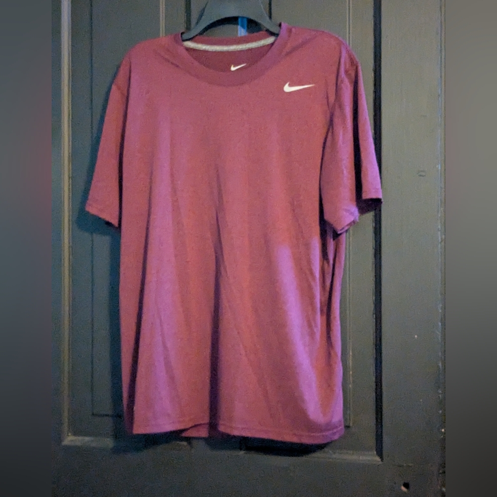 Nike Men's Burgundy T-Shirt